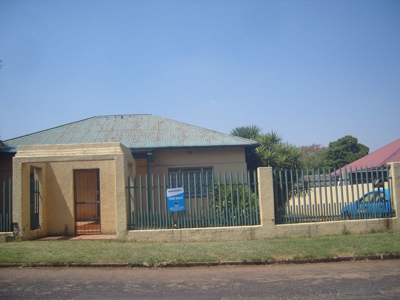 3-bedroom house for sale in Florentia, Alberton – perfect for families and investors - Photo 2