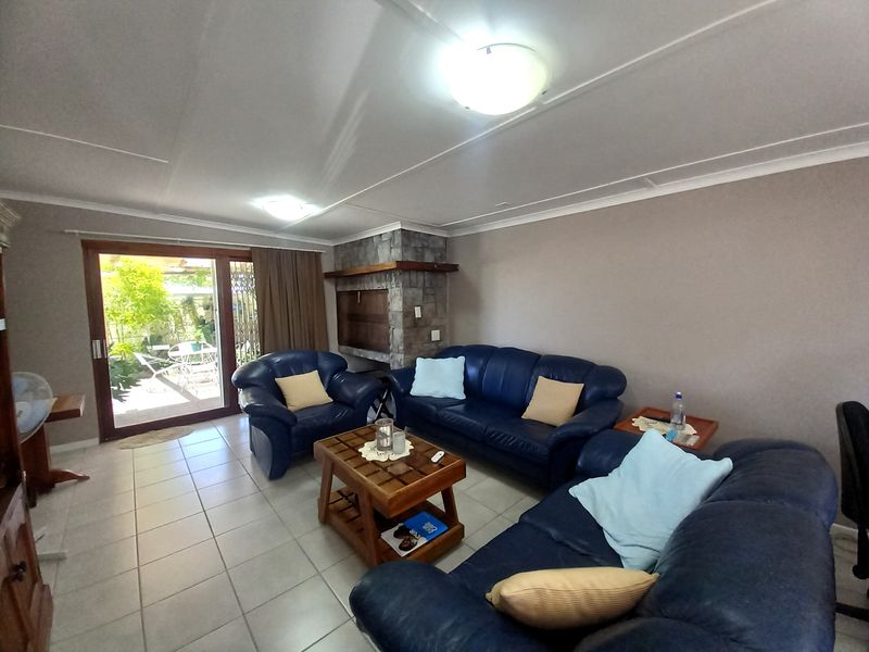 Warm and inviting family home - Photo 1