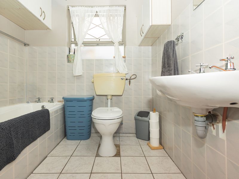 Warm and inviting family home - Photo 6