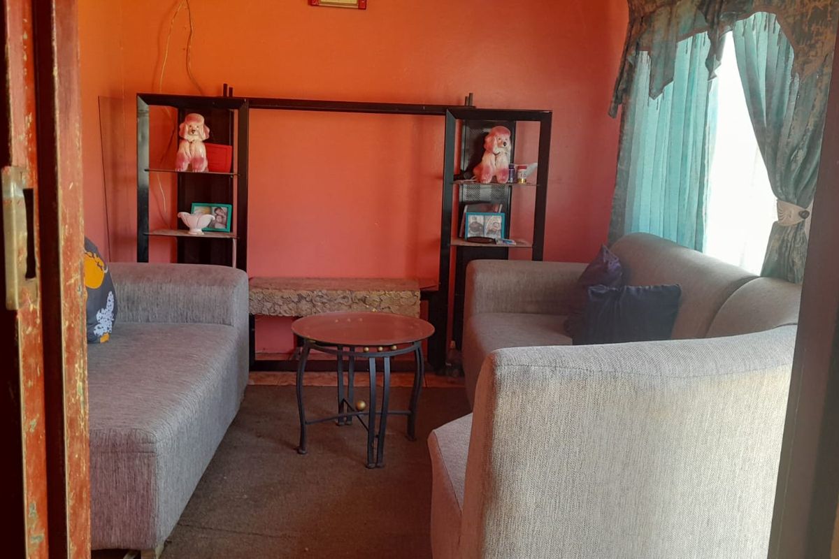 Modern and Spacious Family Home for Sale in Mdantsane NU12 - Photo 2