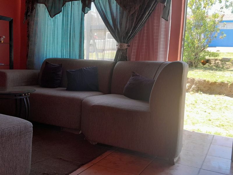 Modern and Spacious Family Home for Sale in Mdantsane NU12 - Photo 3