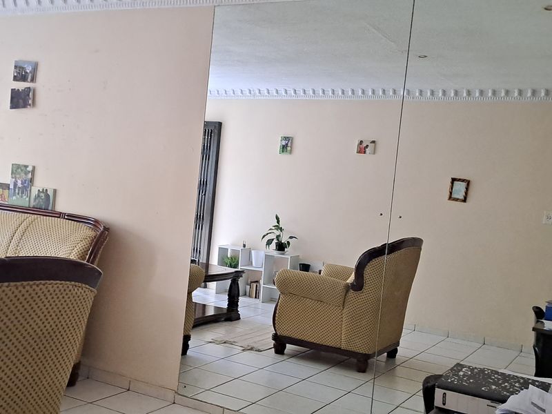 Secure location happy living!! - Photo 5