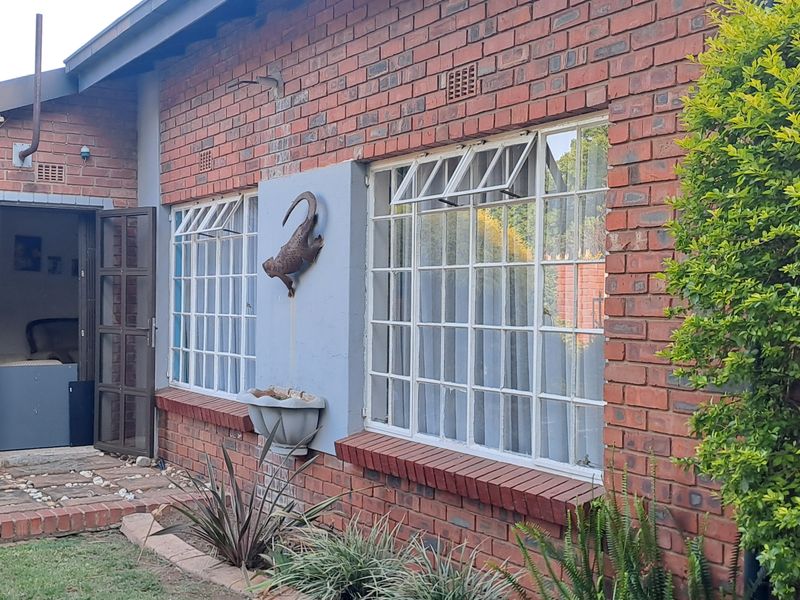 Secure location happy living!! - Photo 3