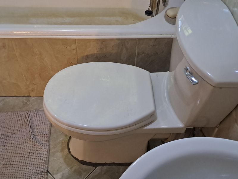 Secure location happy living!! - Photo 9