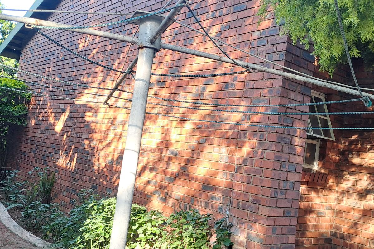 Secure location happy living!! - Photo 2