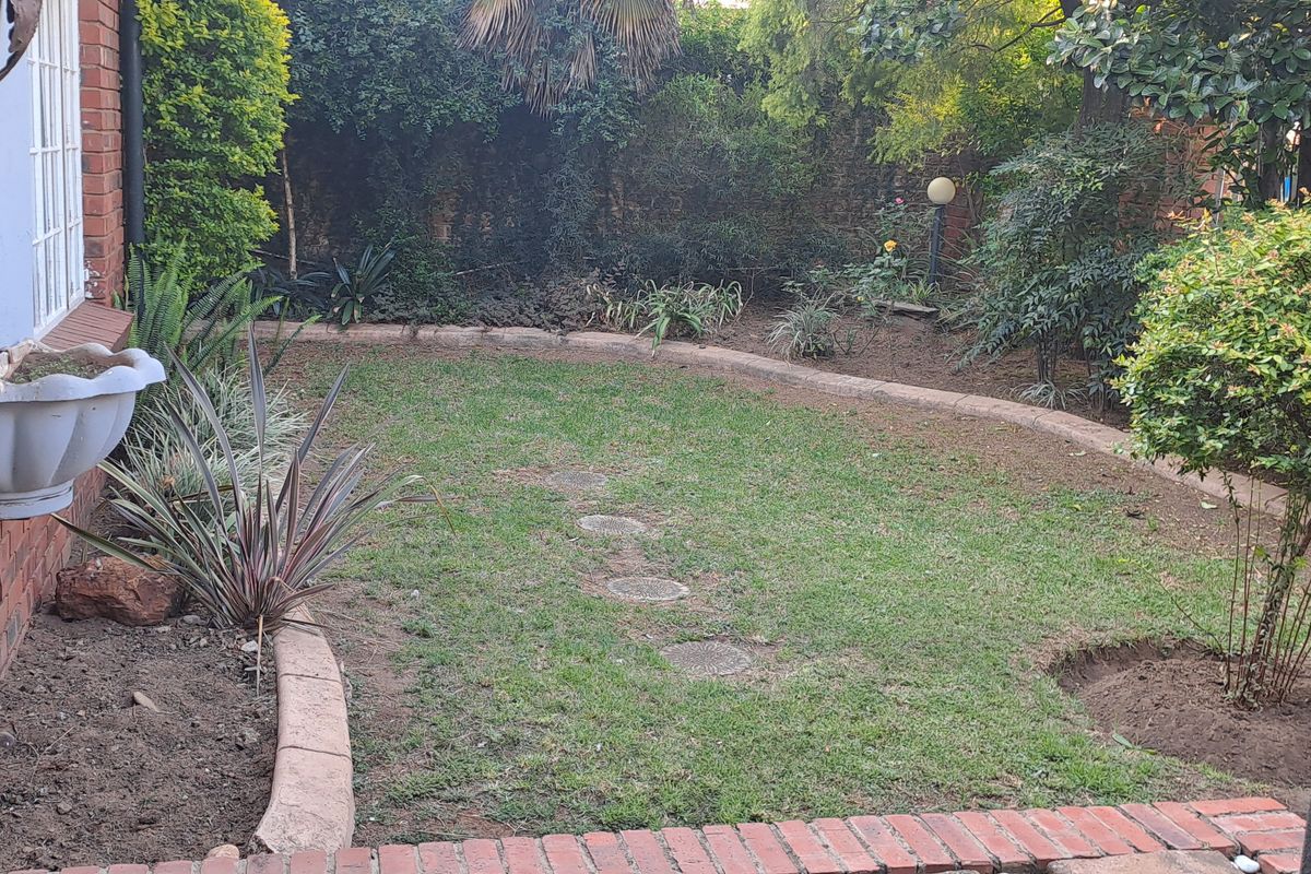 Secure location happy living!! - Photo 4