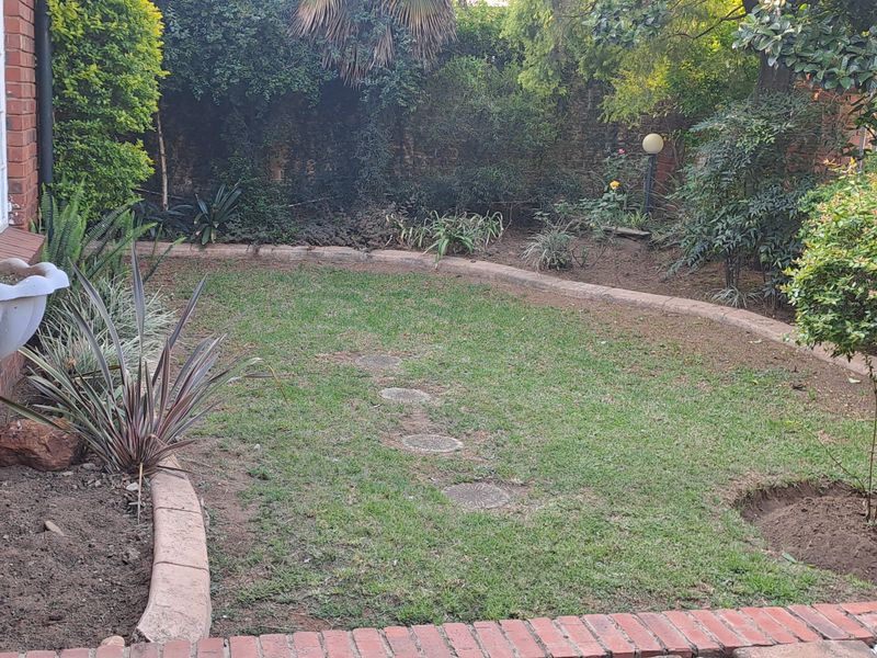 Secure location happy living!! - Photo 4