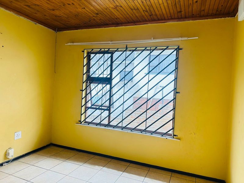 Inviting 2-Bedroom Home for Sale in Amalinda - Photo 4