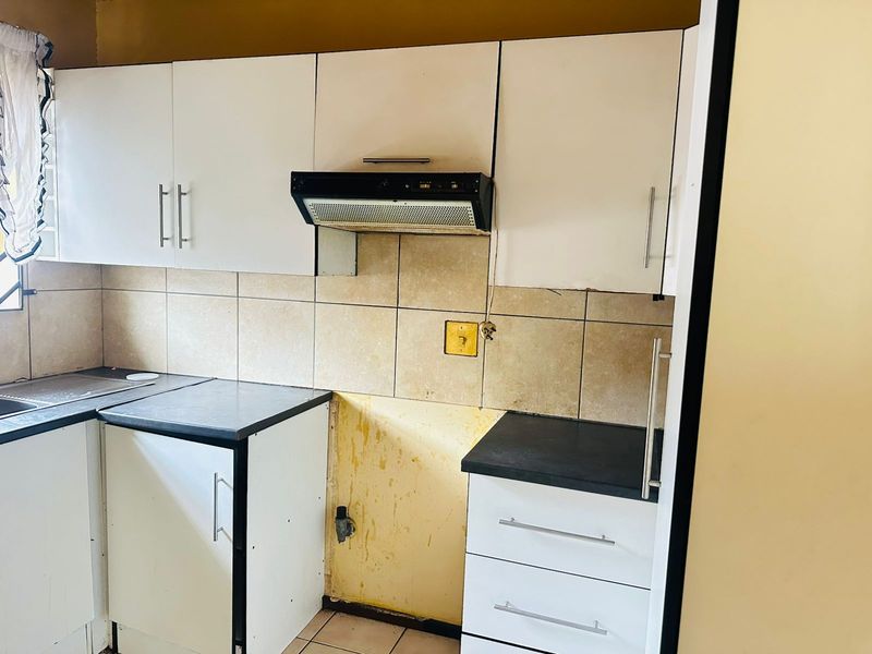 Inviting 2-Bedroom Home for Sale in Amalinda - Photo 6