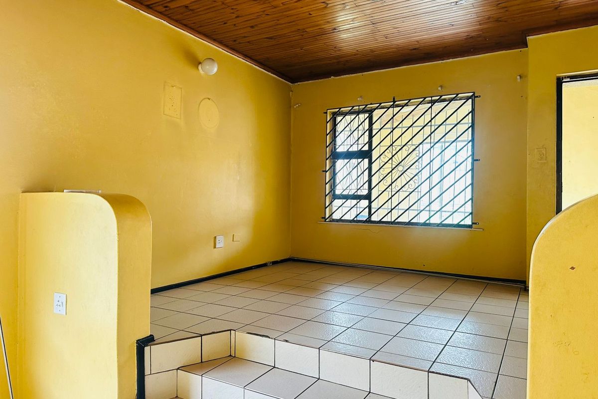 Inviting 2-Bedroom Home for Sale in Amalinda - Photo 2