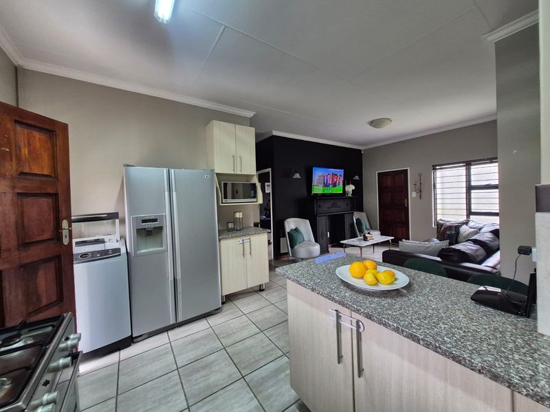 Modern Living Meets Peaceful Surroundings - Photo 9