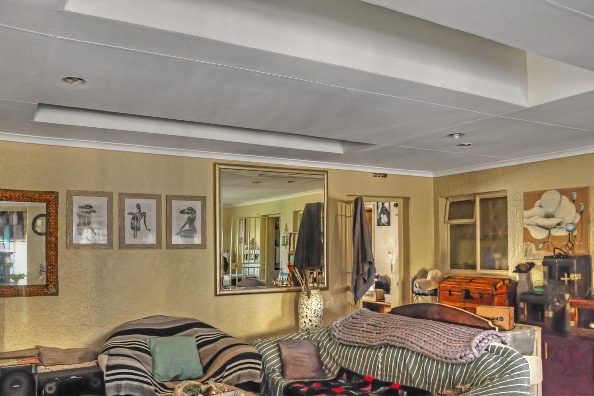6 Bedroom Investment Property with Cottage & Dual Access - Photo 5