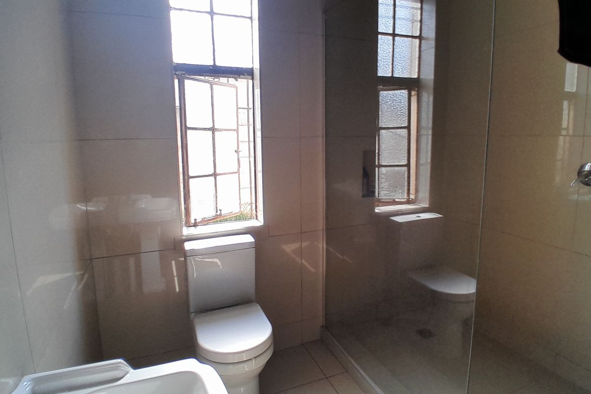 Smart Investment Dual Purpose Family Home with Income Potential - Photo 5