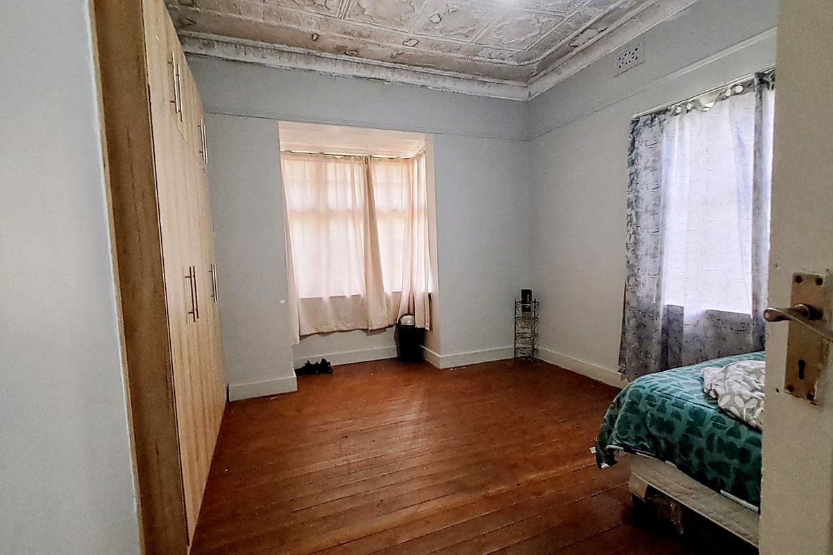 Smart Investment Dual Purpose Family Home with Income Potential - Photo 4