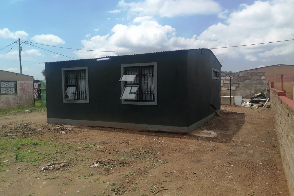 House Pending Sale In Vanderbijlpark - Photo 2