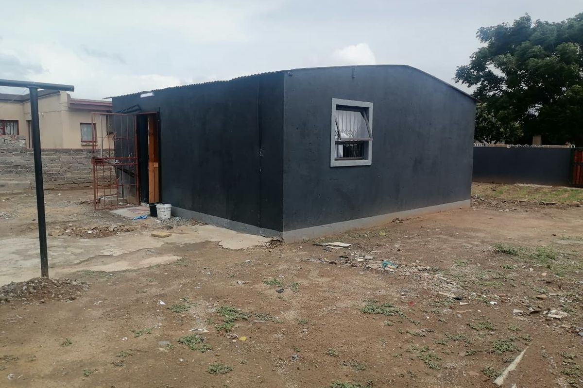 House Pending Sale In Vanderbijlpark - Photo 3