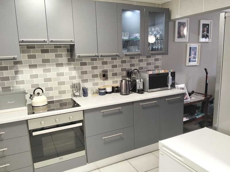 Attractive low maintenance lock up and go. - Photo 4