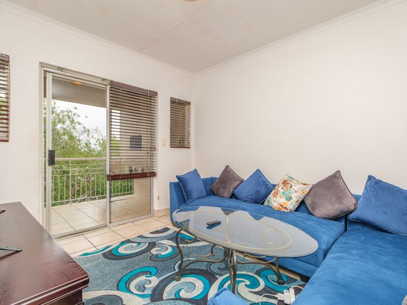 Modern 2-Bedroom Apartment with Garage in Blandford Court, North Riding - Photo 7