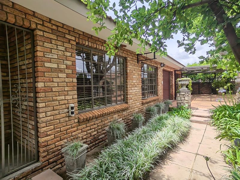 Immaculate stylish home with separate Flat for sale in Parys - Back on Market - Photo 3