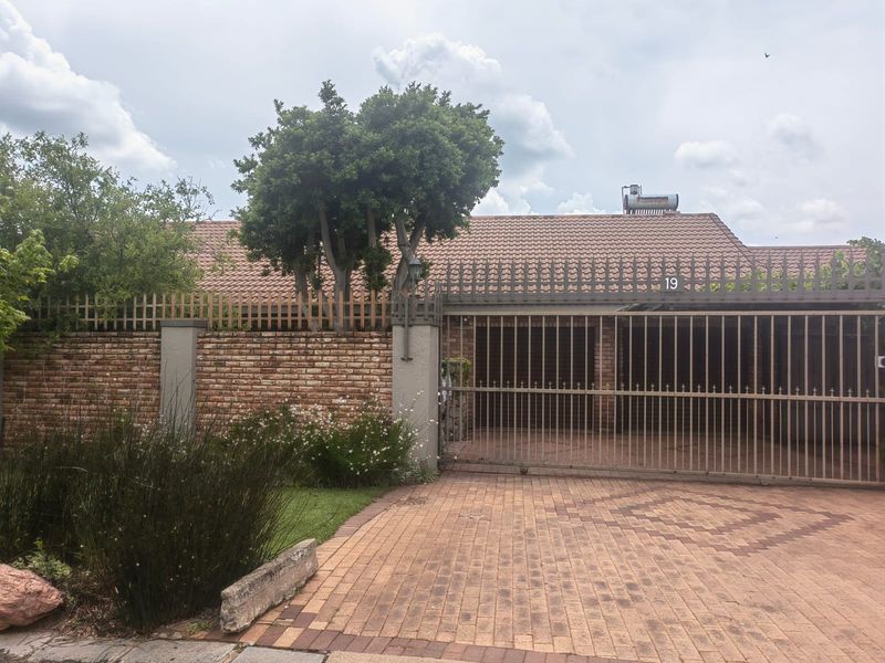 Immaculate stylish home with separate Flat for sale in Parys - Back on Market - Photo 1