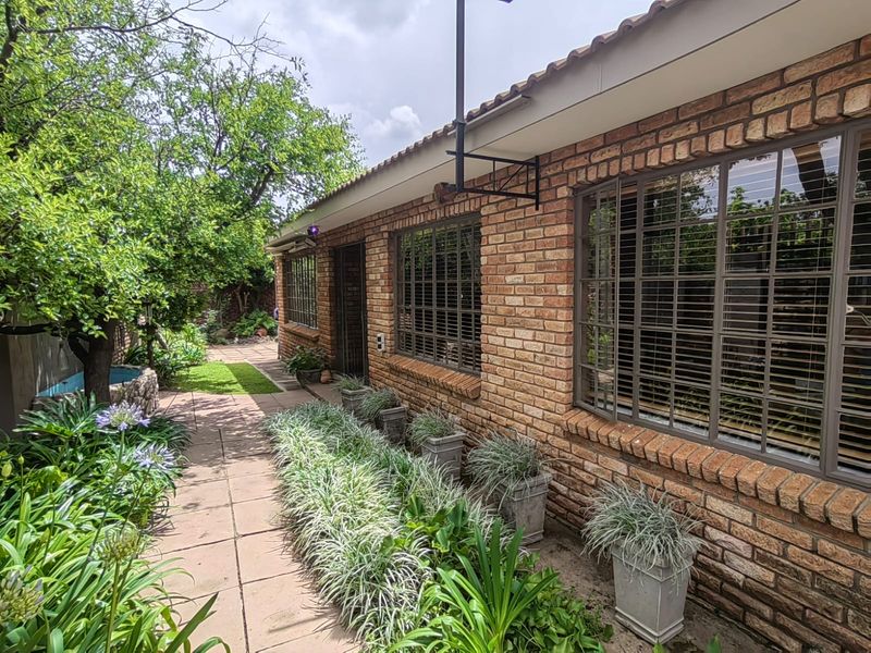 Immaculate stylish home with separate Flat for sale in Parys - Back on Market - Photo 2