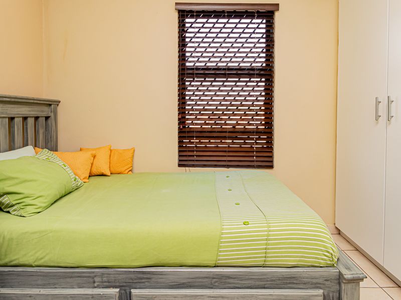 Immaculate First-Floor Gem | 2 Bed, 2 Bath | Huge Balcony | Only R580,000 - Photo 10