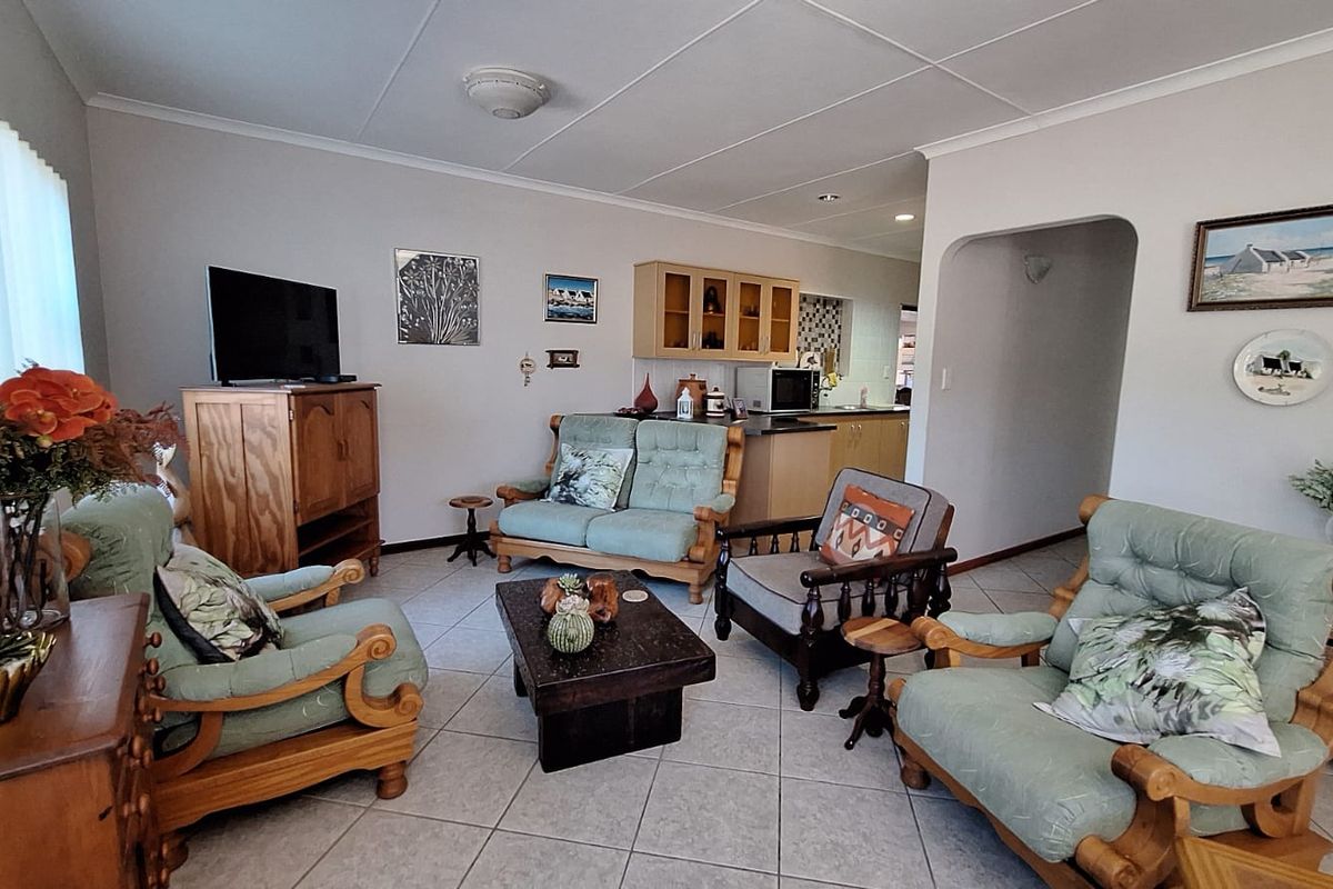 Cosy Clinker Brick Home for Sale in Jongesfontein - Photo 3