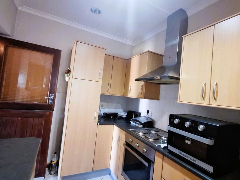 Cosy Clinker Brick Home for Sale in Jongesfontein - Photo 9