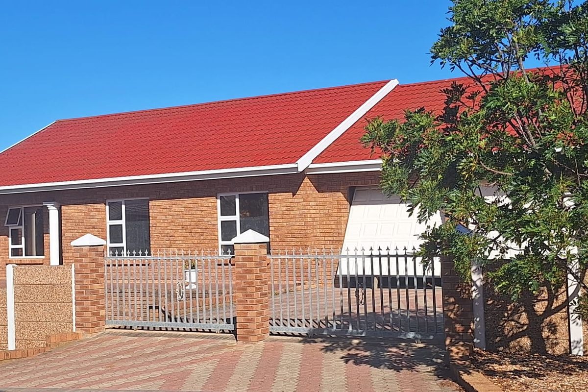 Cosy Clinker Brick Home for Sale in Jongesfontein - Photo 2
