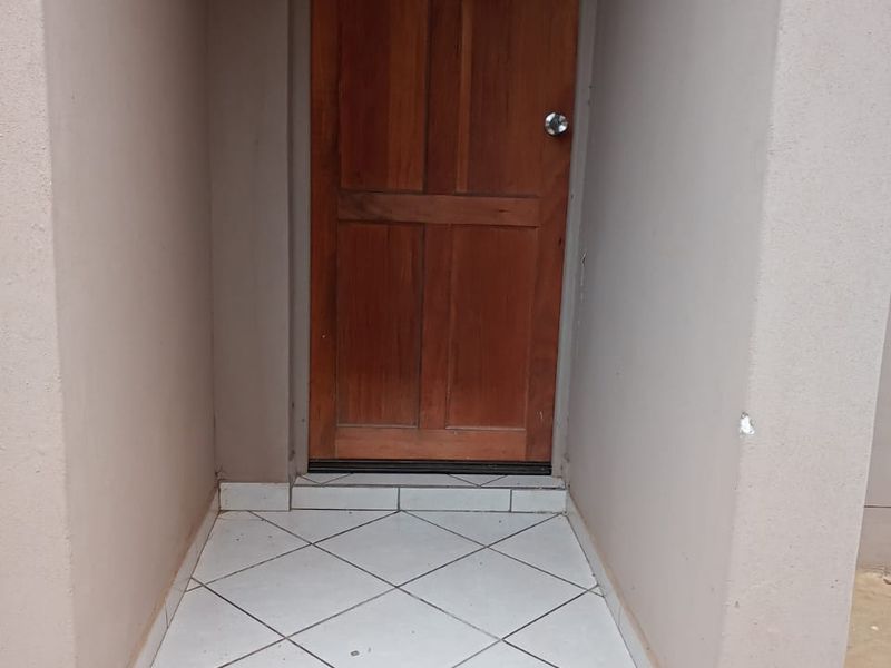 Secure Ground-Floor Unit in Kidds Beach Estate - Photo 5