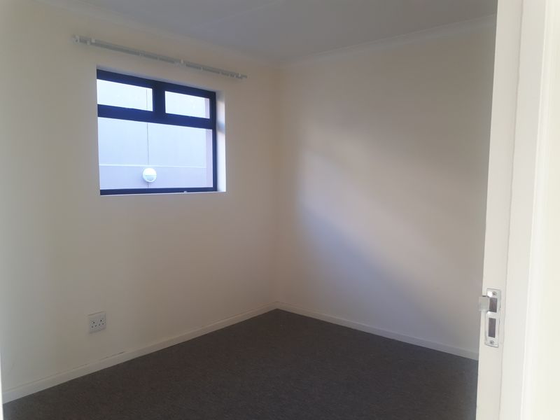 Secure Ground-Floor Unit in Kidds Beach Estate - Photo 10