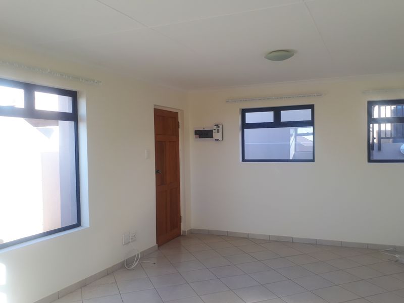 Secure Ground-Floor Unit in Kidds Beach Estate - Photo 7