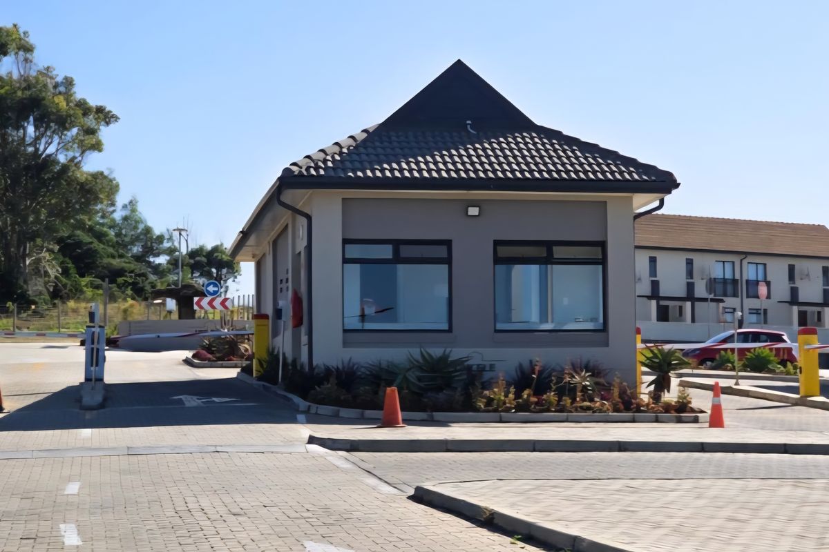 Secure Ground-Floor Unit in Kidds Beach Estate - Photo 2