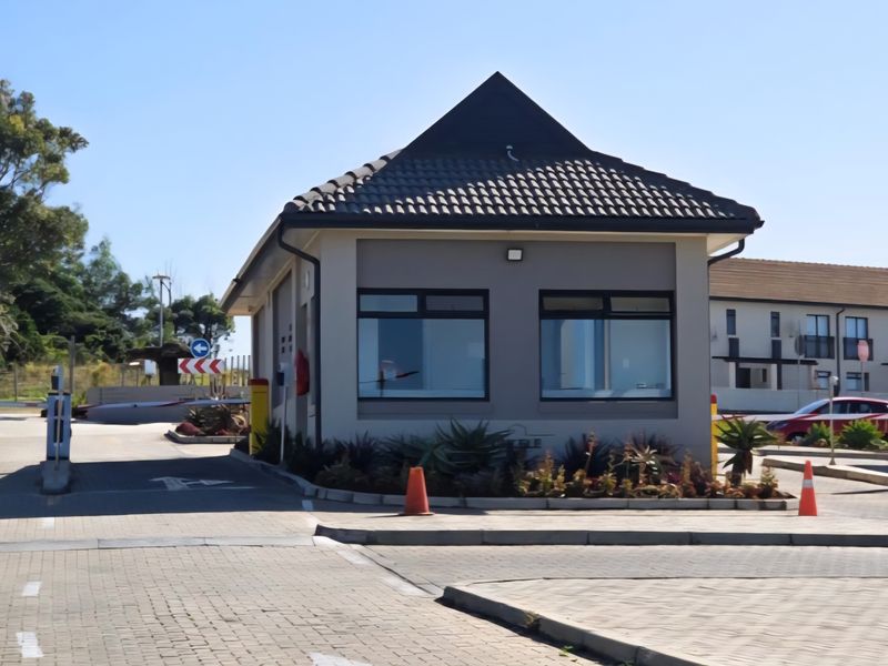 Secure Ground-Floor Unit in Kidds Beach Estate - Photo 2