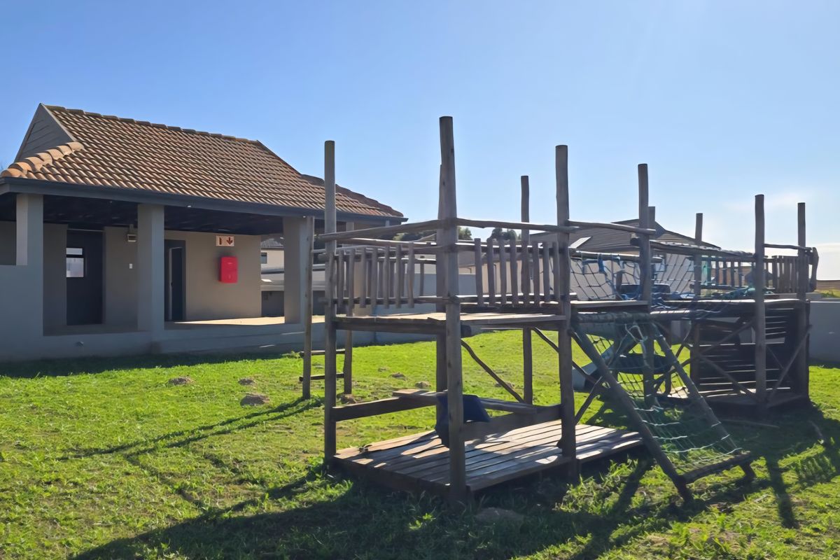 Secure Ground-Floor Unit in Kidds Beach Estate - Photo 3