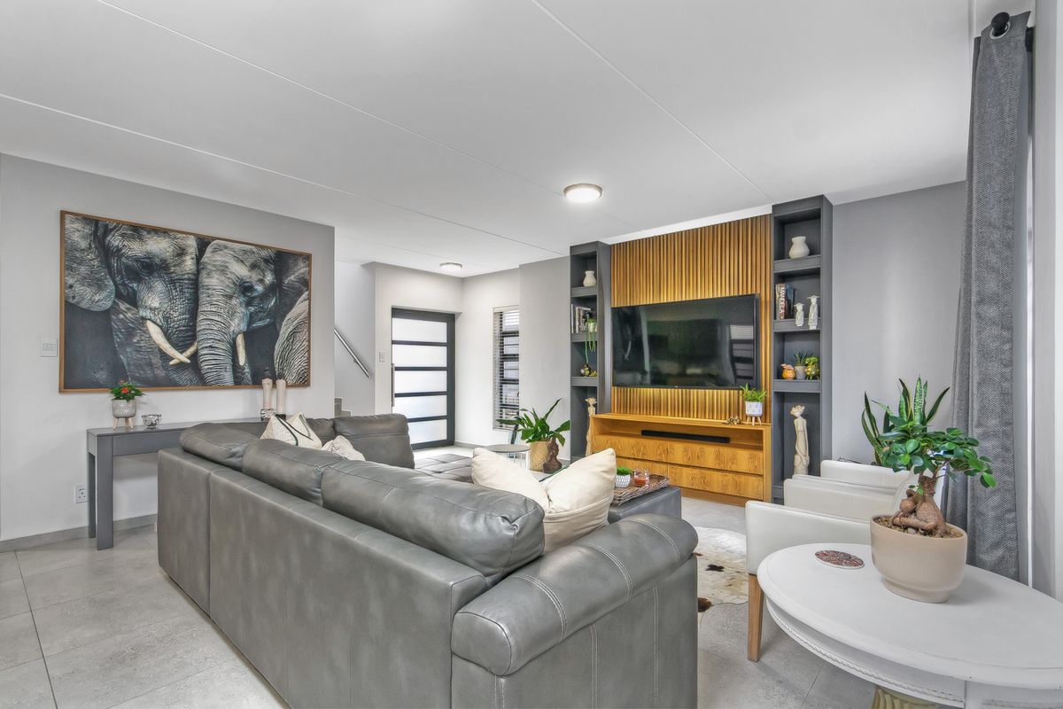 Move-In Ready 3 Bedroom Townhouse in the Prestigious - The Woods Kyalami - Photo 3