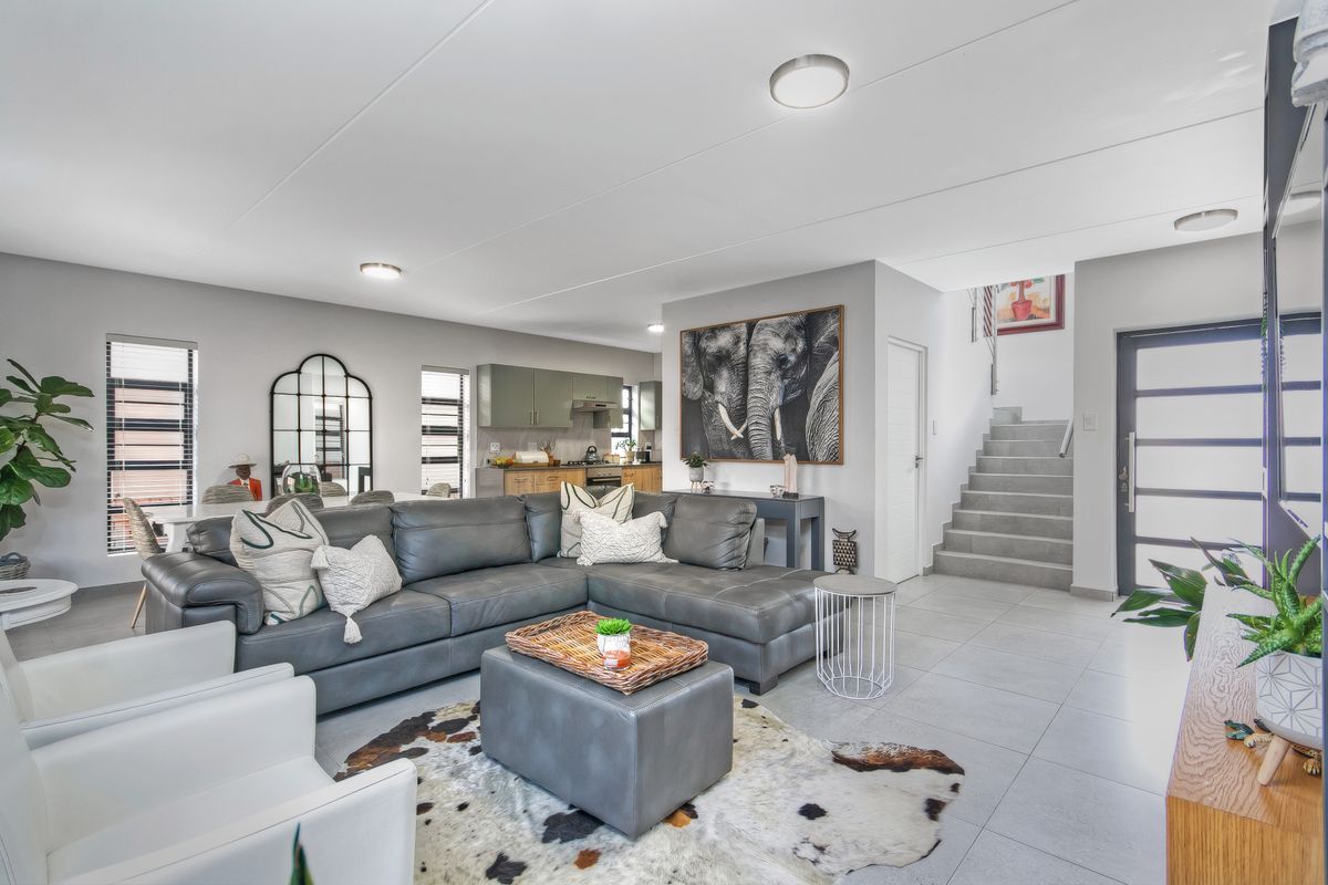 Move-In Ready 3 Bedroom Townhouse in the Prestigious - The Woods Kyalami - Photo 4