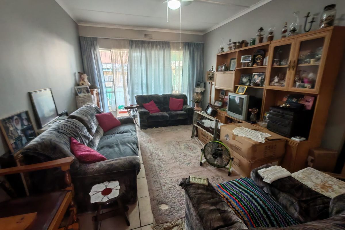 Charming 1-Bedroom Apartment for Sale in Sasolburg Central - Photo 3