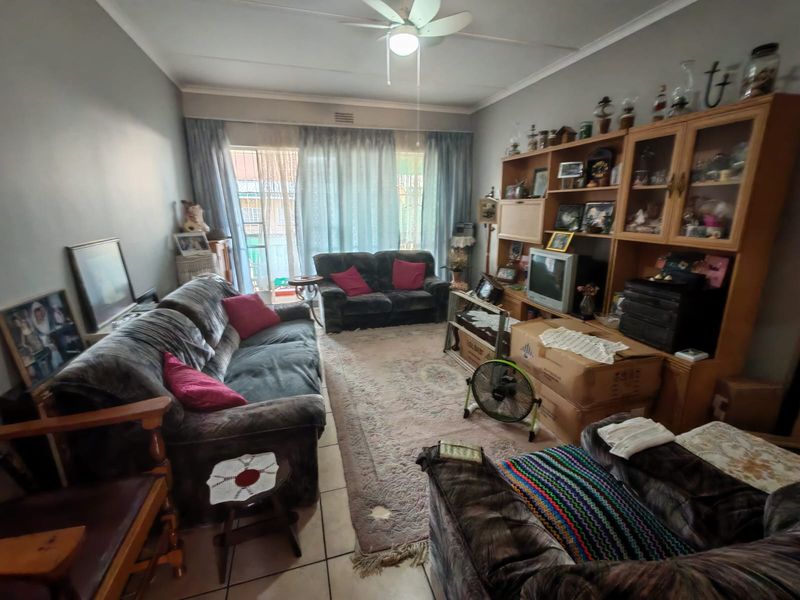 Charming 1-Bedroom Apartment for Sale in Sasolburg Central - Photo 3