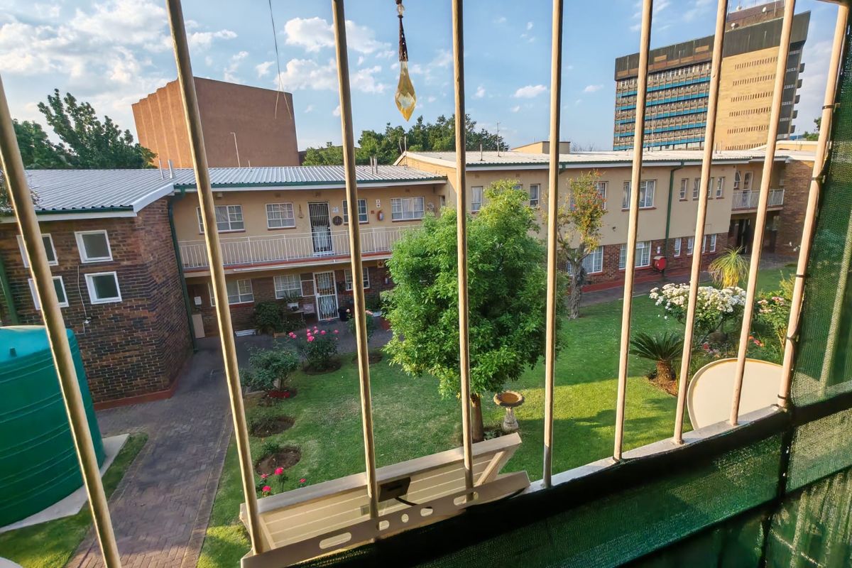 Charming 1-Bedroom Apartment for Sale in Sasolburg Central - Photo 4