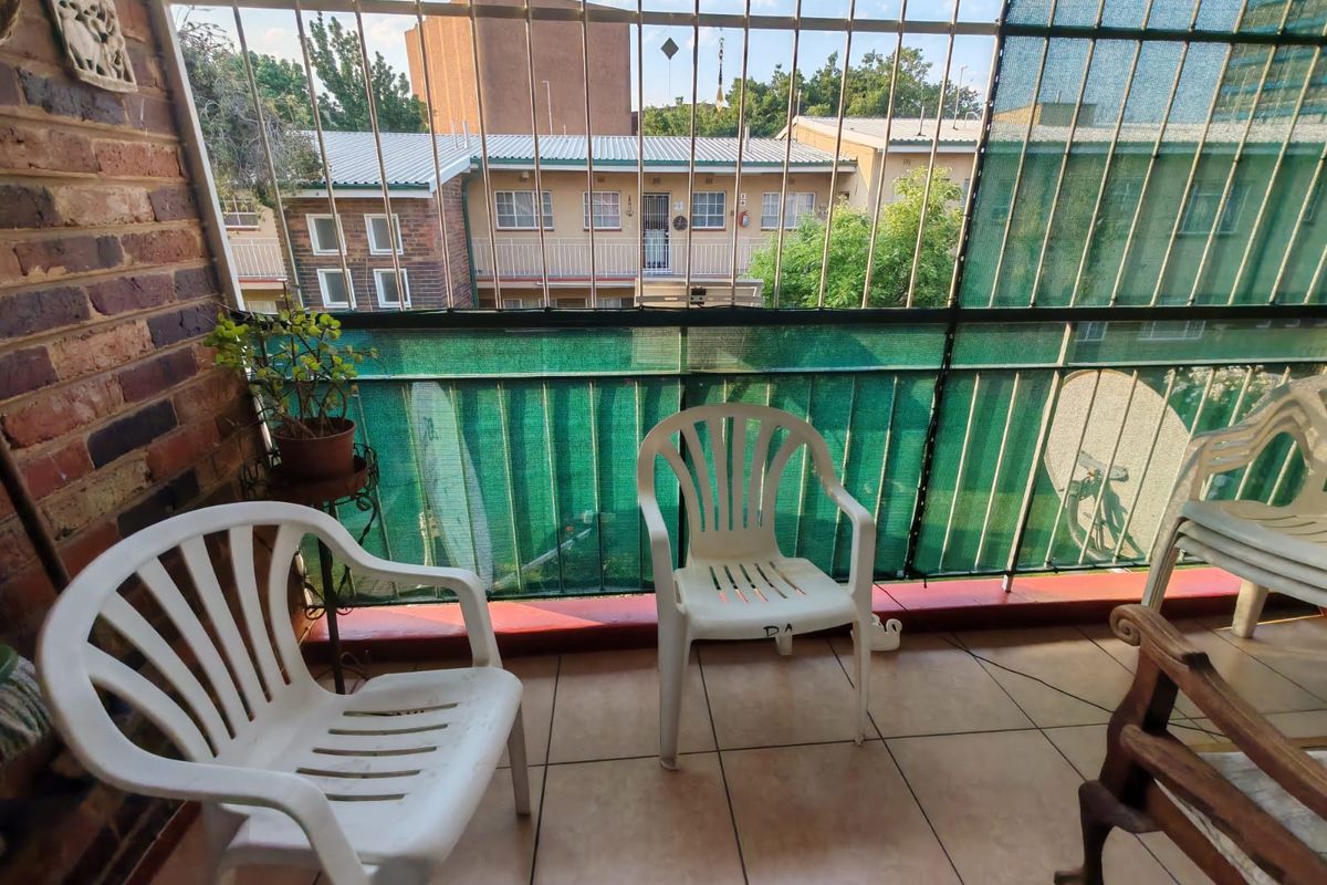 Charming 1-Bedroom Apartment for Sale in Sasolburg Central - Photo 2