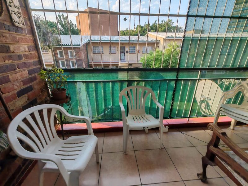 Charming 1-Bedroom Apartment for Sale in Sasolburg Central - Photo 2