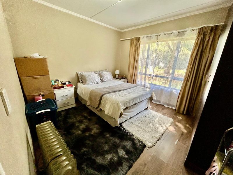 R 799 999 | Relaxed Ground Floor Living with Pool Access Nearby - Photo 9