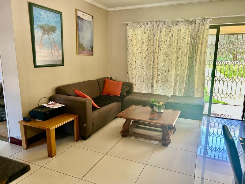 R 799 999 | Relaxed Ground Floor Living with Pool Access Nearby - Photo 7