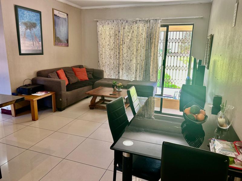 R 799 999 | Relaxed Ground Floor Living with Pool Access Nearby - Photo 8
