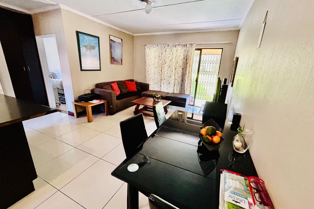 R 799 999 | Relaxed Ground Floor Living with Pool Access Nearby - Photo 4