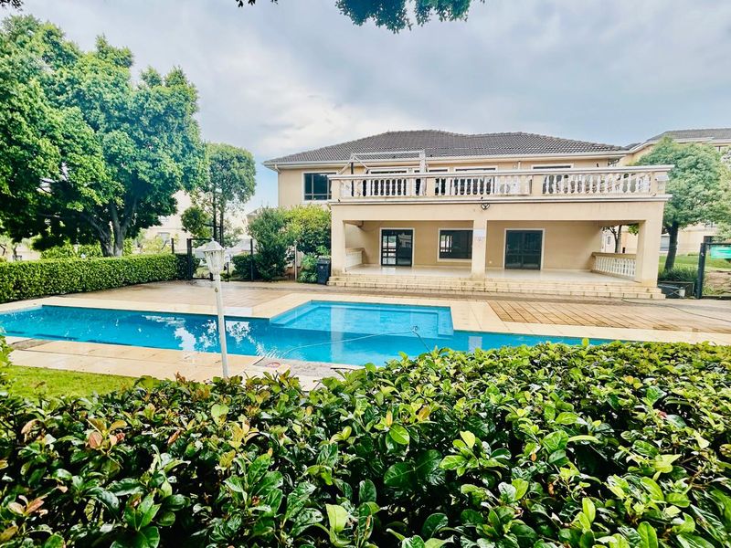 R 799 999 | Relaxed Ground Floor Living with Pool Access Nearby - Photo 1