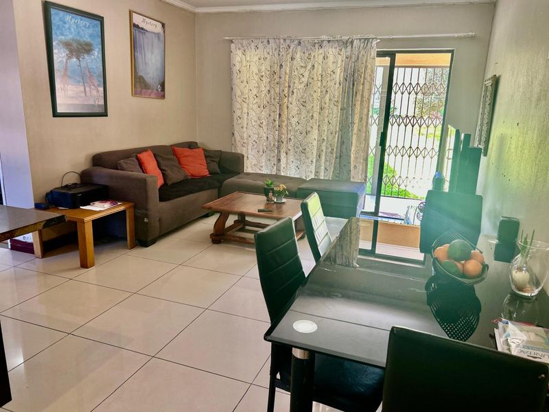 R 799 999 | Relaxed Ground Floor Living with Pool Access Nearby - Photo 5