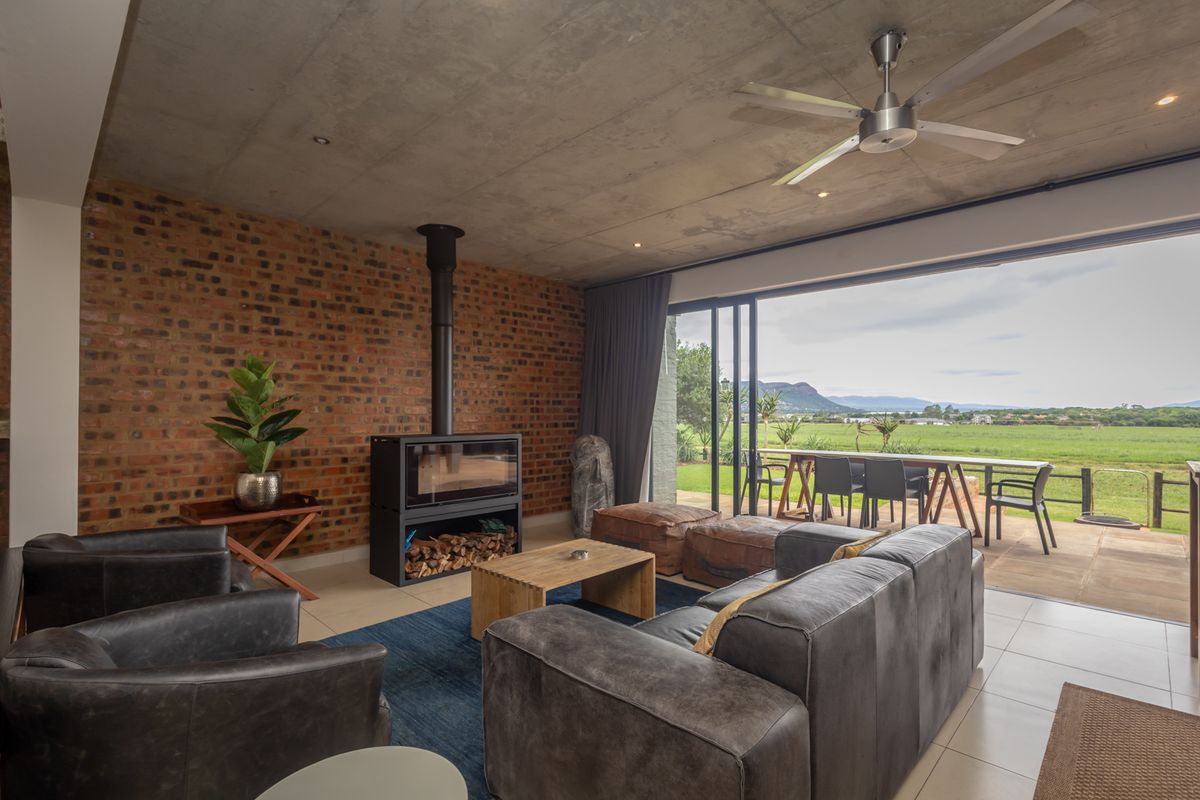 Modern Designer Home Boasting Exceptional Views and Lifestyle Comfort - Photo 2