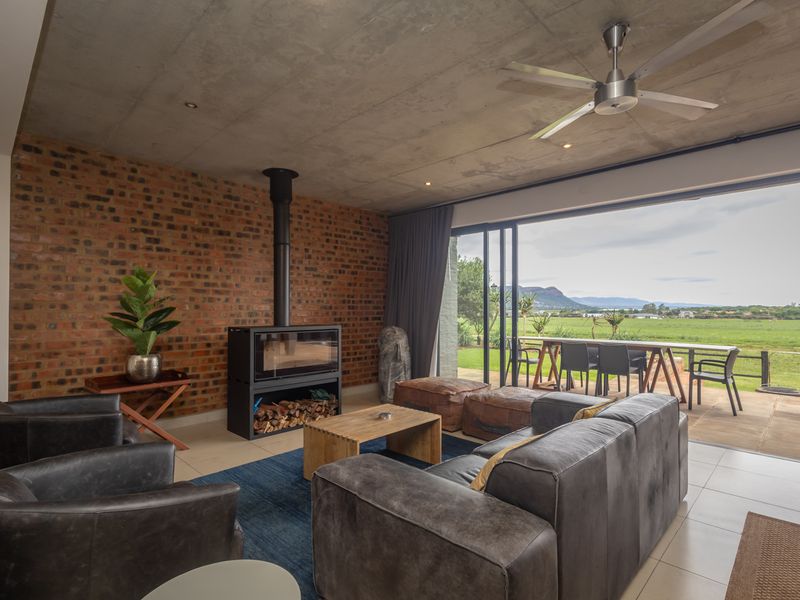 Modern Designer Home Boasting Exceptional Views and Lifestyle Comfort - Photo 2